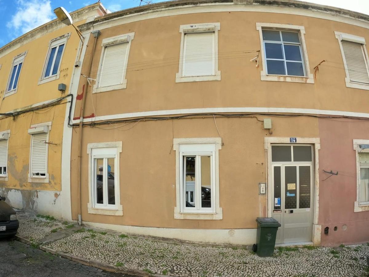 Lisbon T2 Apartment In Typical Villa In Sapadores Lisbon Exterior photo